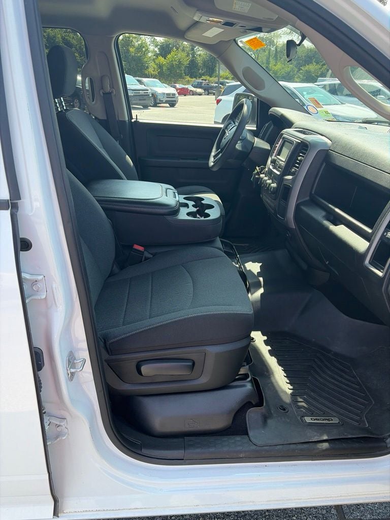 2021 RAM 1500 Classic Tradesman Crew Cab 4x4 5'7' Box