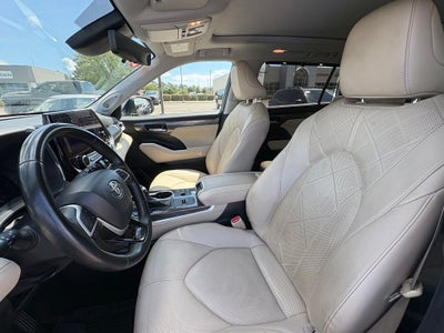 2023 Toyota Highlander Platinum