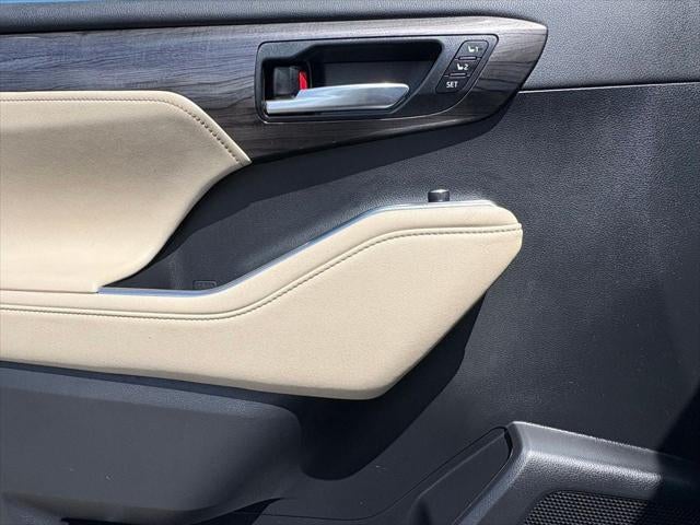 2023 Toyota Highlander Platinum