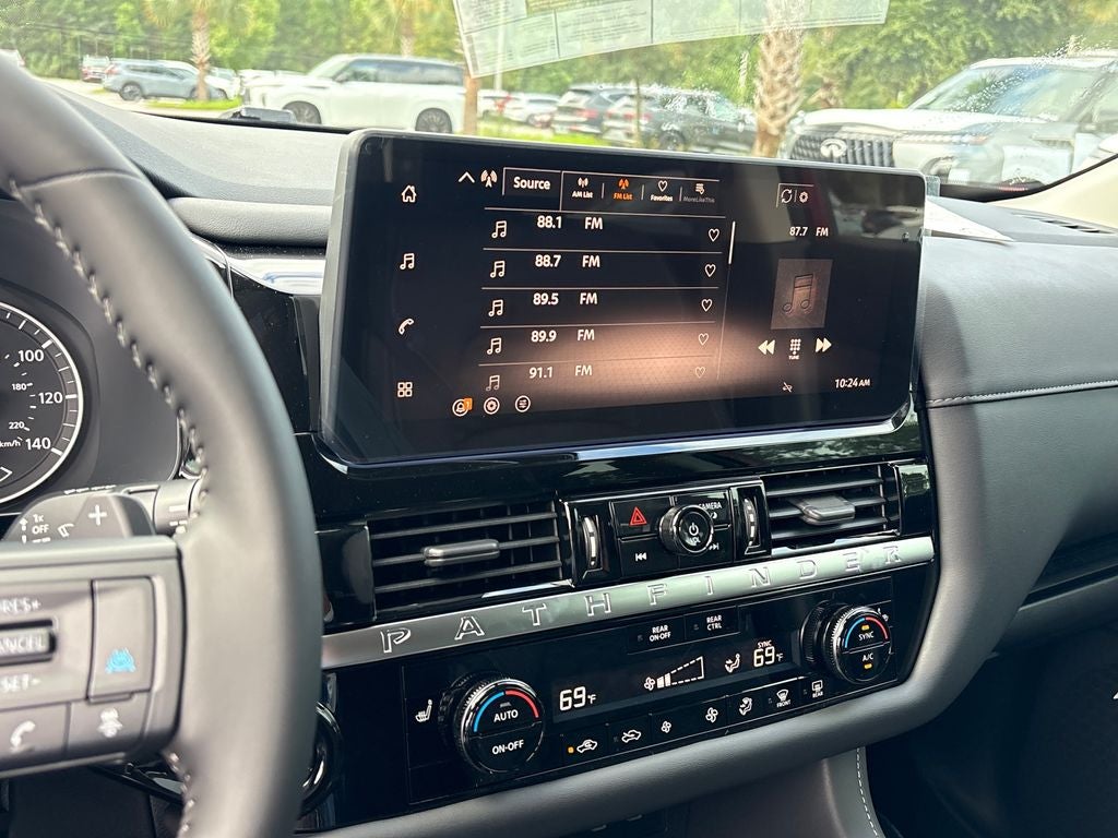 2026 Nissan Pathfinder SV