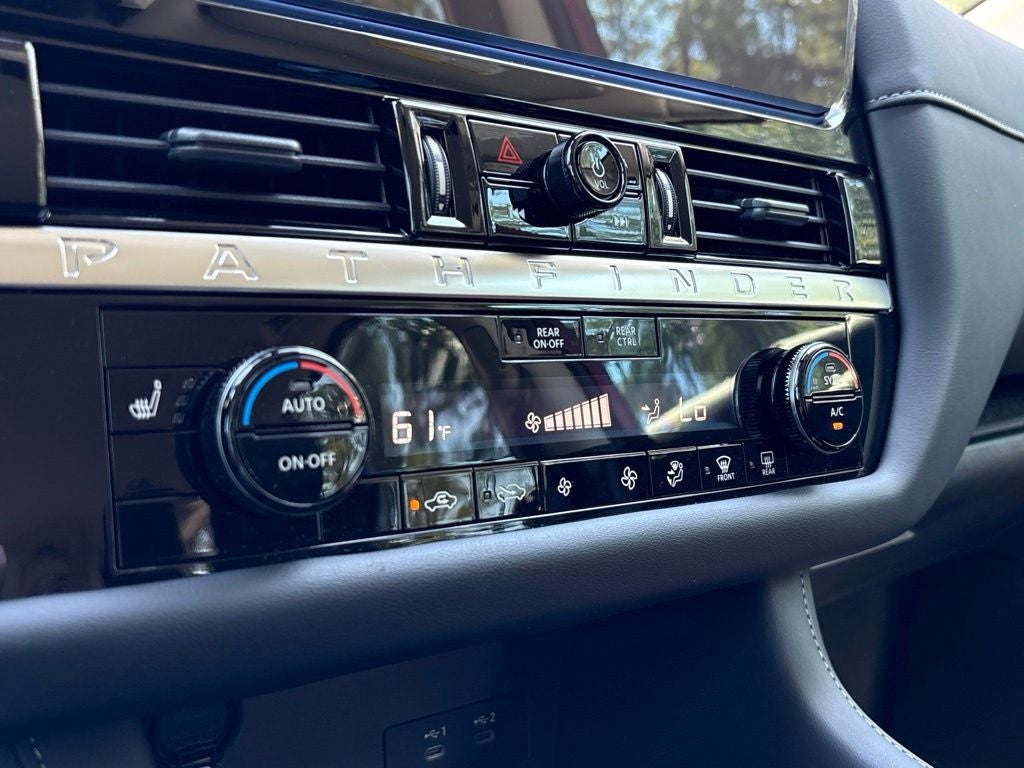 2026 Nissan Pathfinder SV