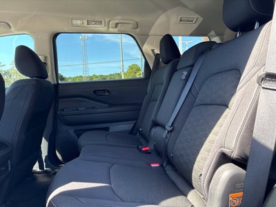 2024 Nissan Pathfinder SV