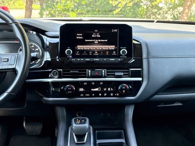 2024 Nissan Pathfinder SV
