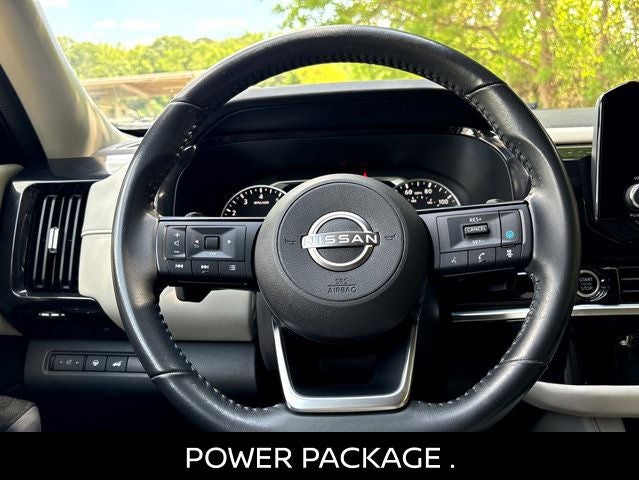 2022 Nissan Pathfinder SV