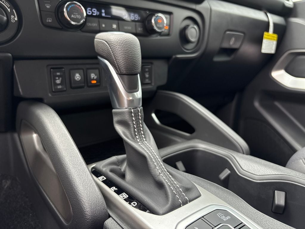 2026 Nissan Frontier Crew Cab SV