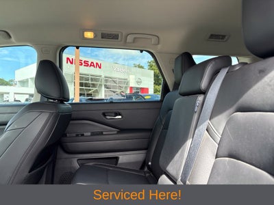 2025 Nissan Pathfinder SL