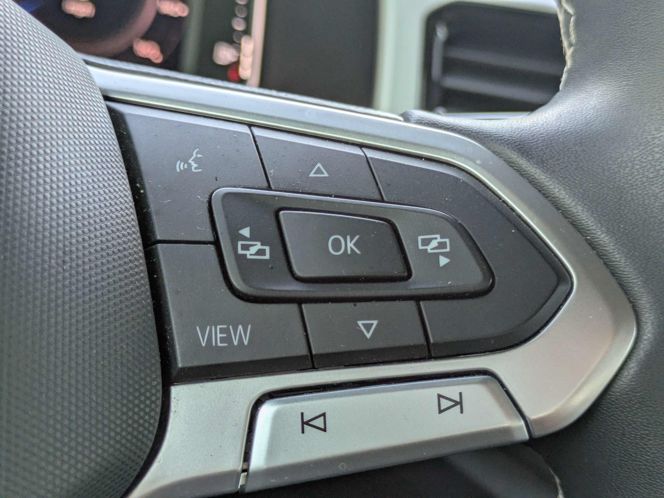 2023 Volkswagen Atlas Cross Sport 2.0T SE w/Technology