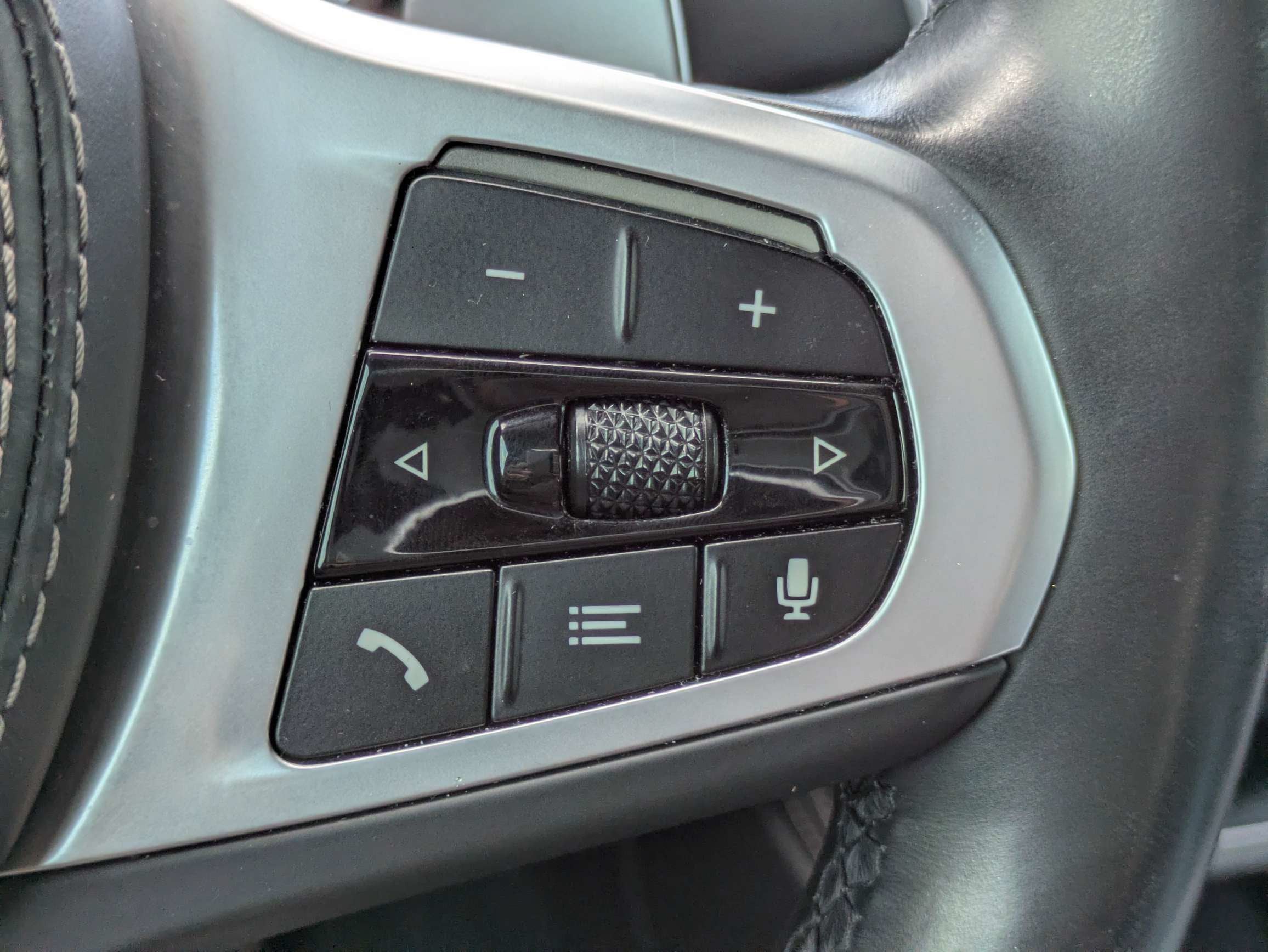 2023 BMW X6 M50i