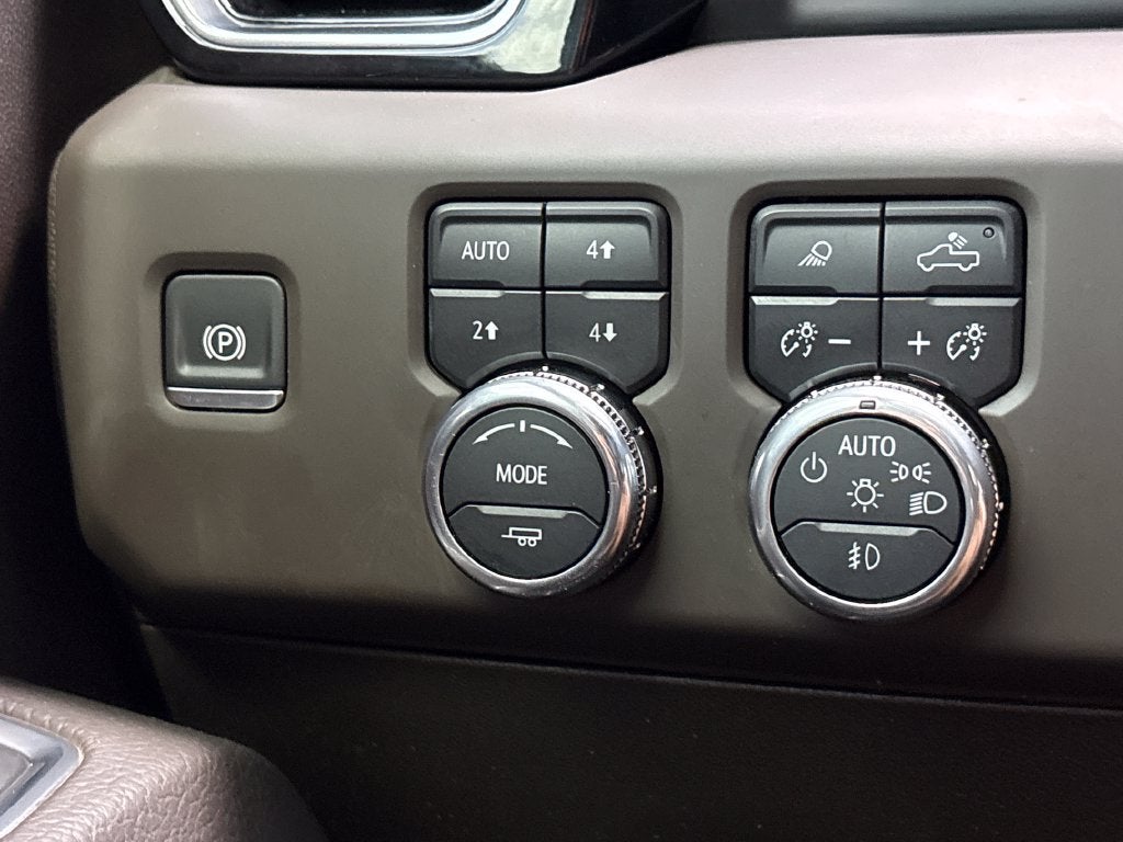 2025 GMC Sierra 3500HD 4WD Crew Cab Standard Bed Denali