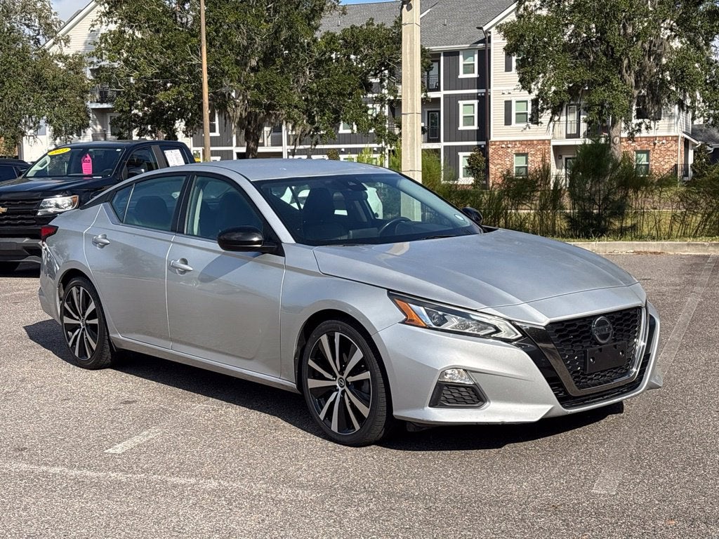 2022 Nissan Altima SR FWD