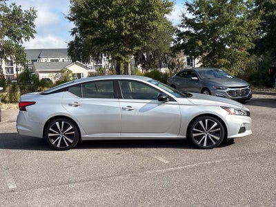 2022 Nissan Altima SR FWD