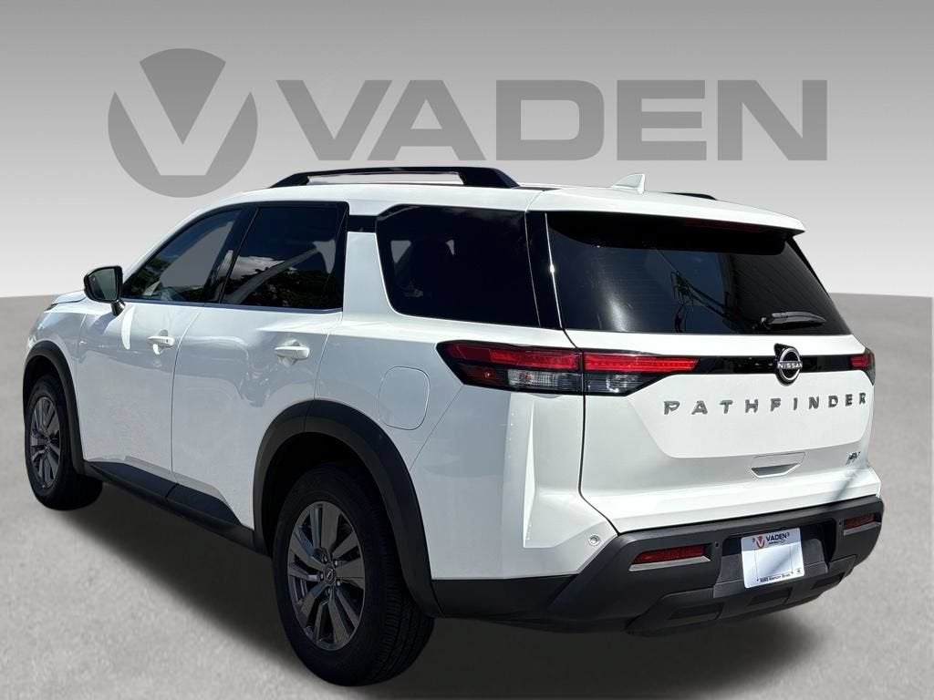 2024 Nissan Pathfinder SV
