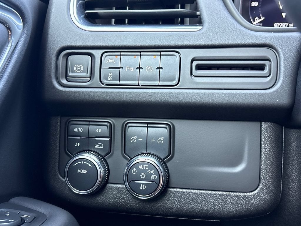 2023 GMC Yukon Base