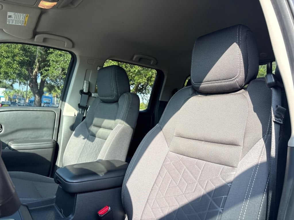 2025 Nissan Frontier Base
