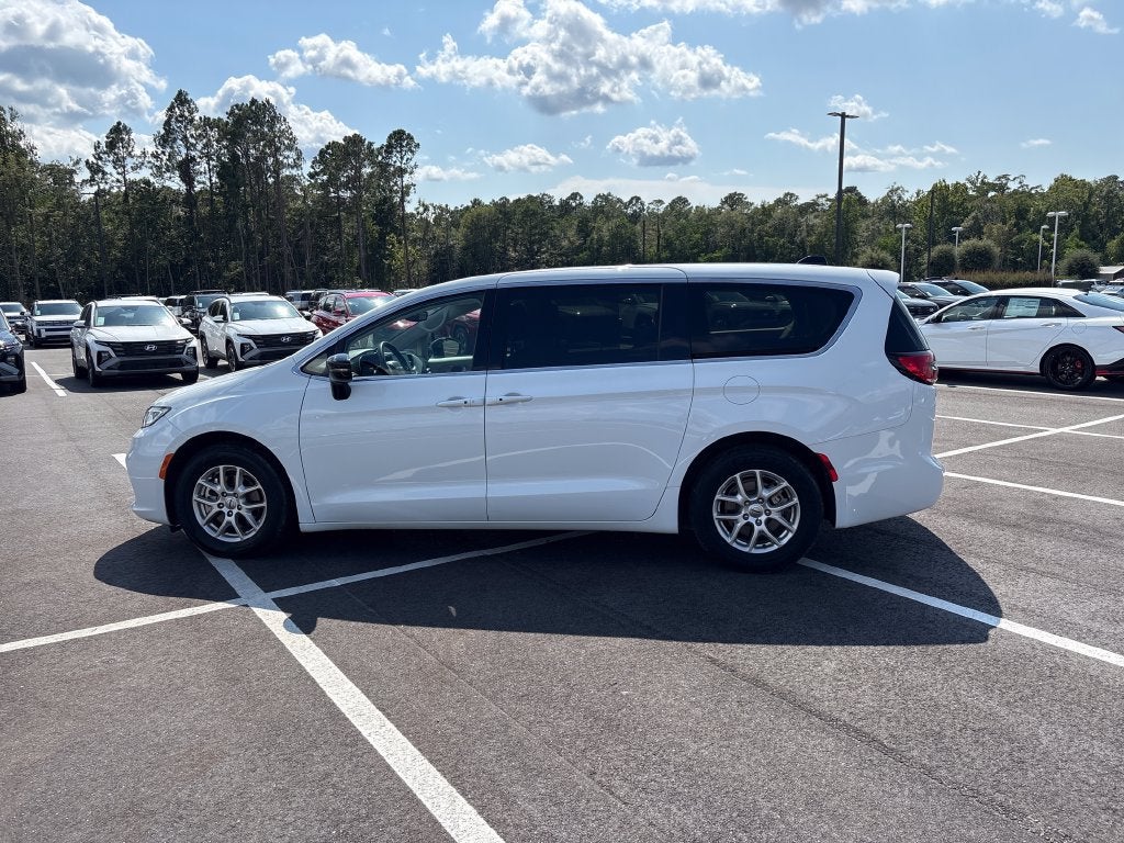 2024 Chrysler Pacifica Base