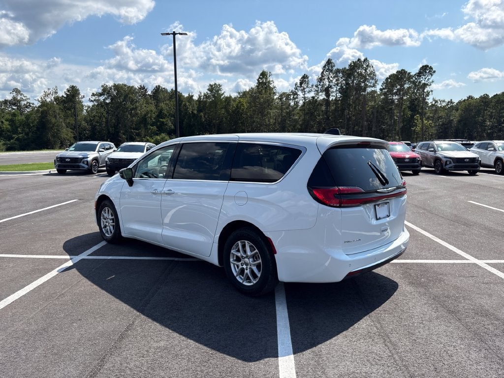2024 Chrysler Pacifica Base