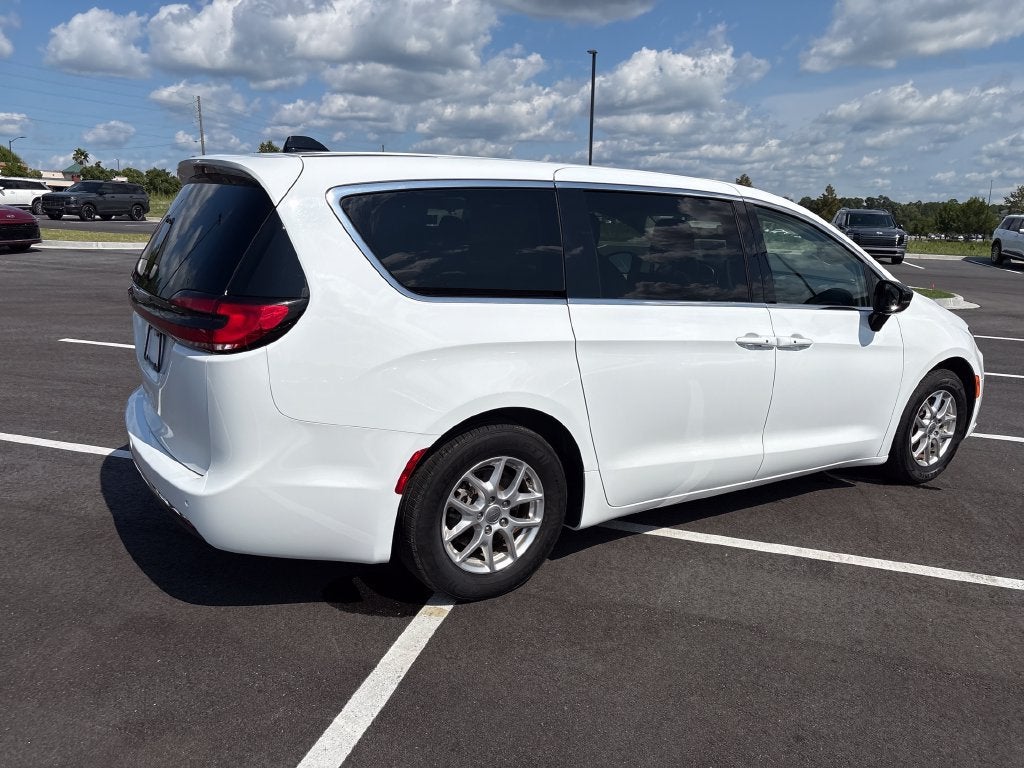 2024 Chrysler Pacifica Base