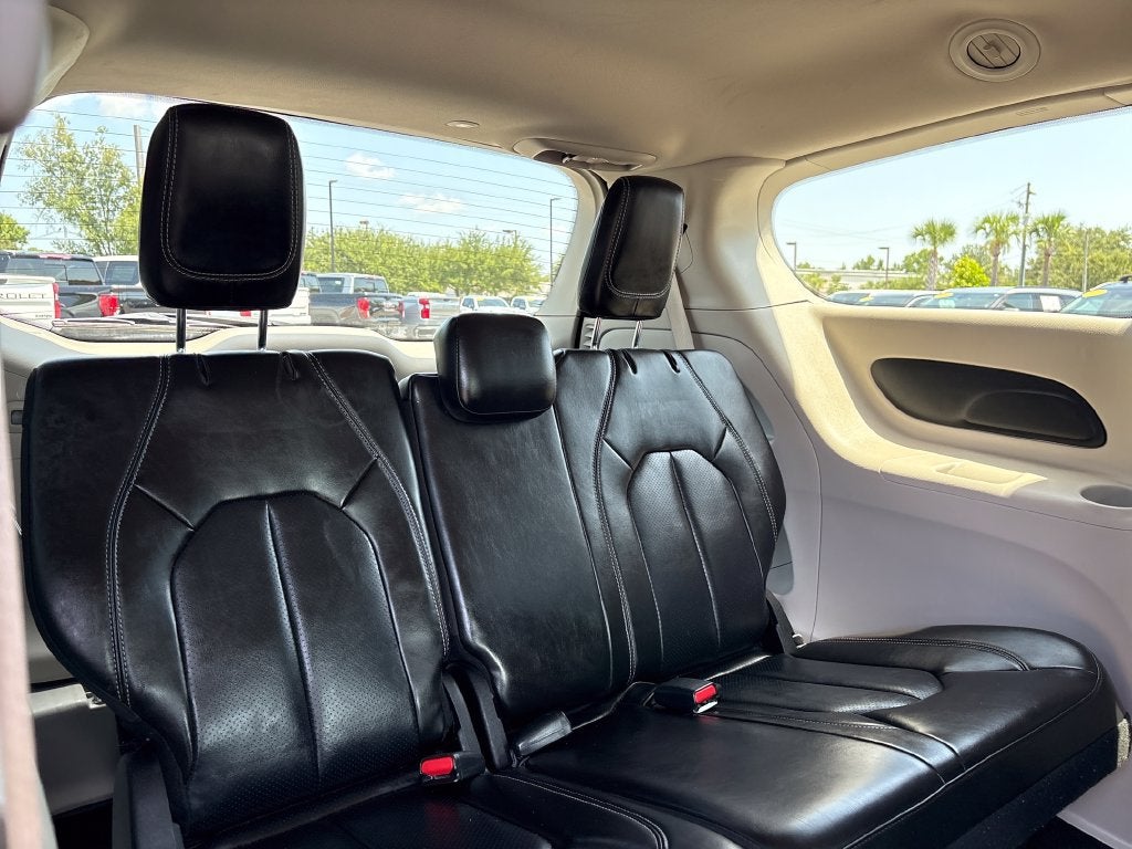 2023 Chrysler Pacifica Base