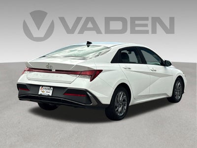 2024 Hyundai Elantra Base