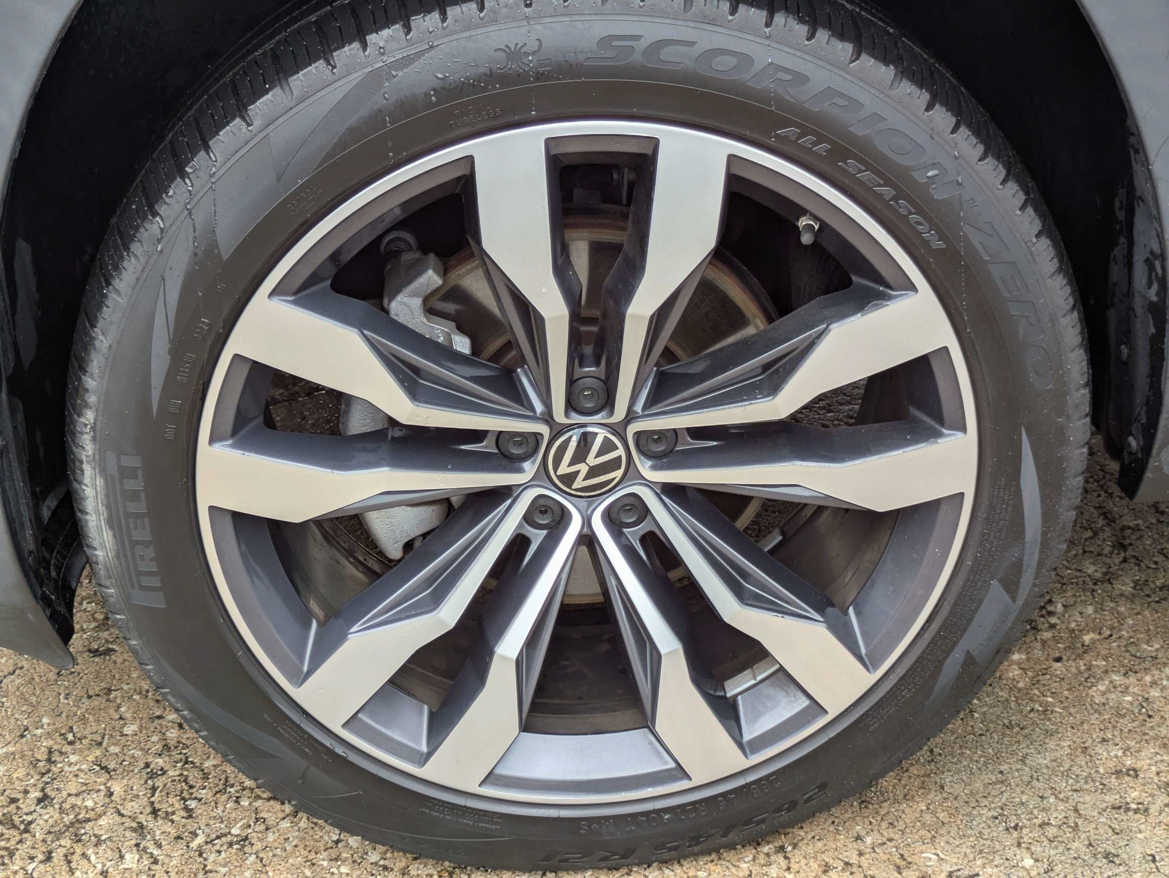2024 Volkswagen Atlas Cross Sport 2.0T SEL R-Line