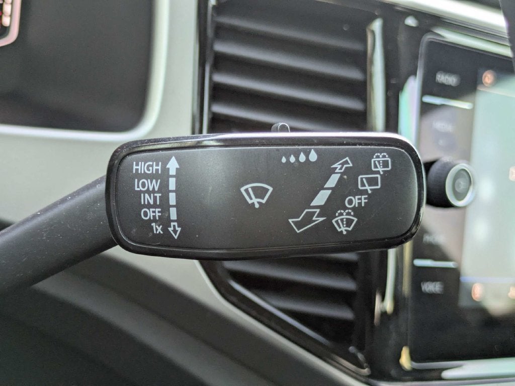 2023 Volkswagen Atlas Cross Sport 2.0T SE w/Technology