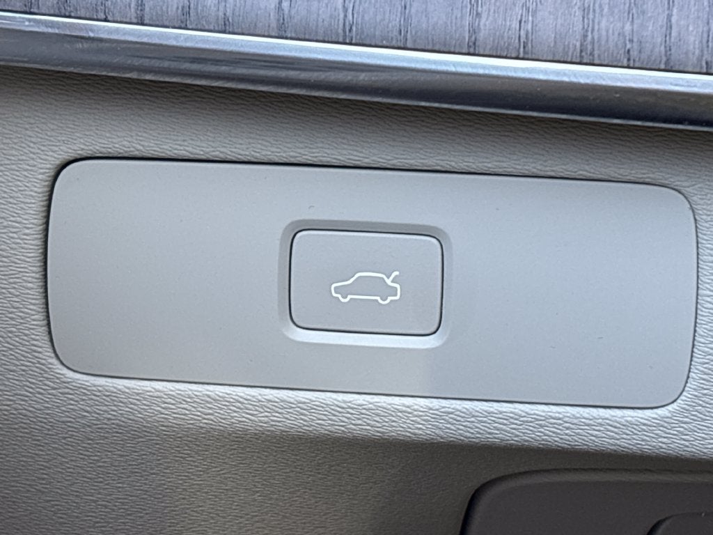 2023 Volvo XC90 B6 Plus 7-Seater