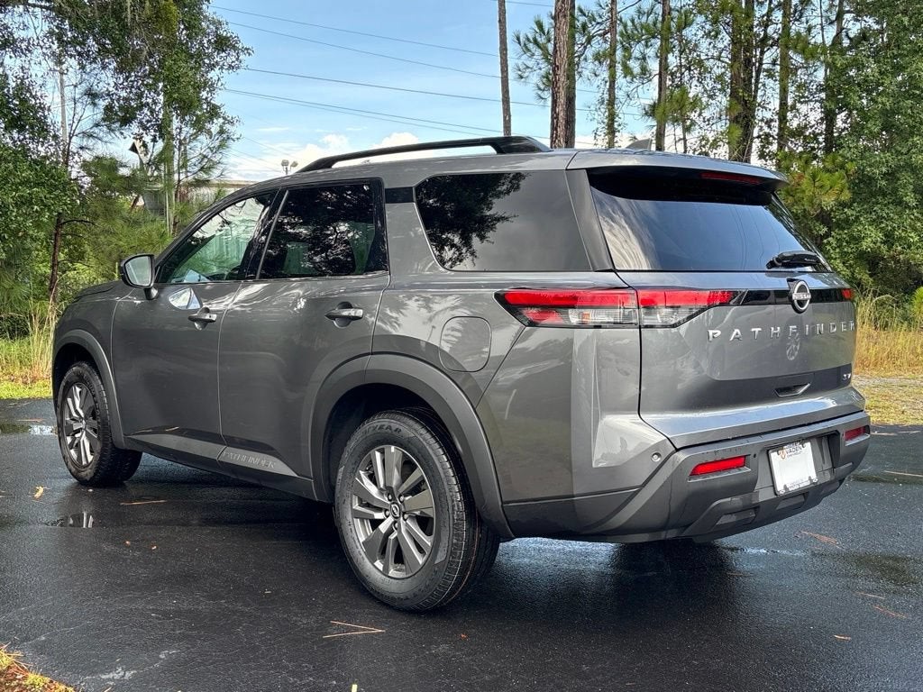 2024 Nissan Pathfinder SV